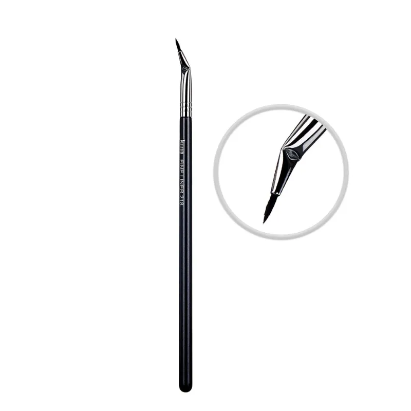 Do Thin Eyeliner Brushes Work Better for Winged Liner?
